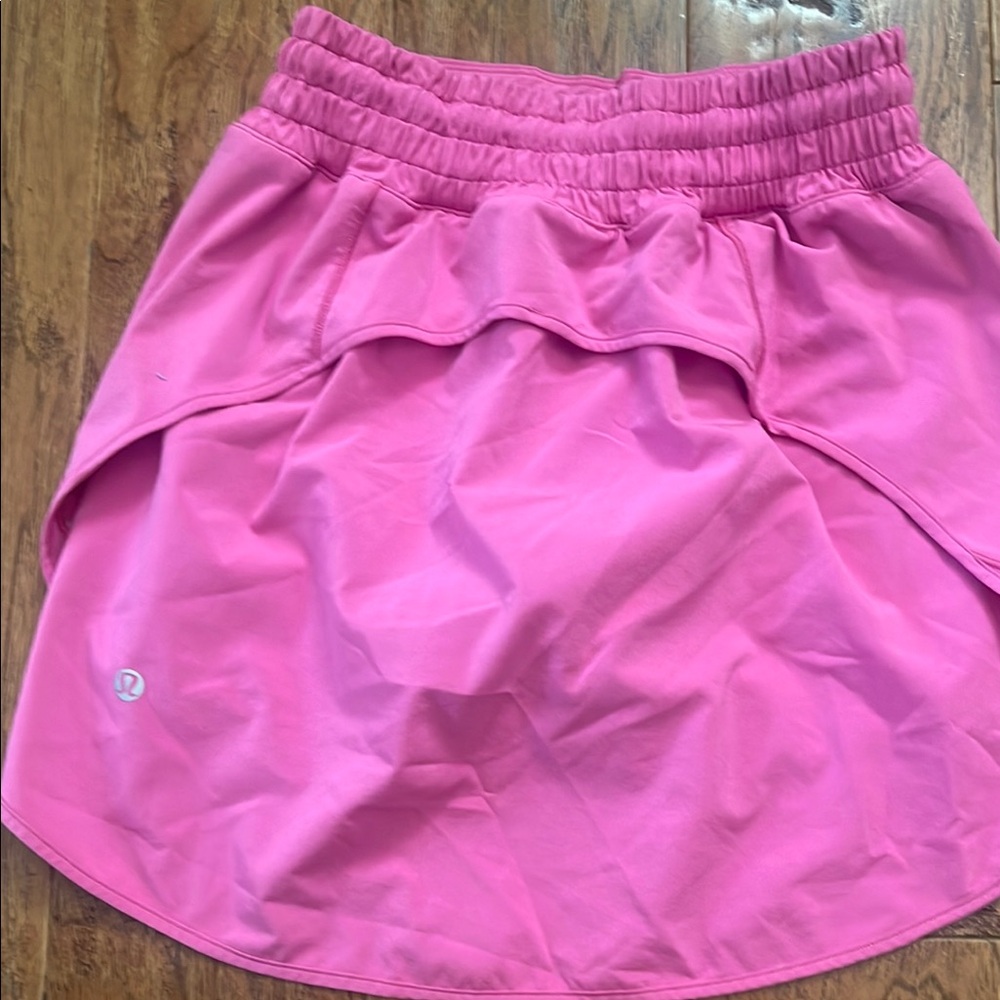 *LULULEMON 🍋* discontinued Hotty Hot Skort in Sonic Pink - Picture 3 of 6